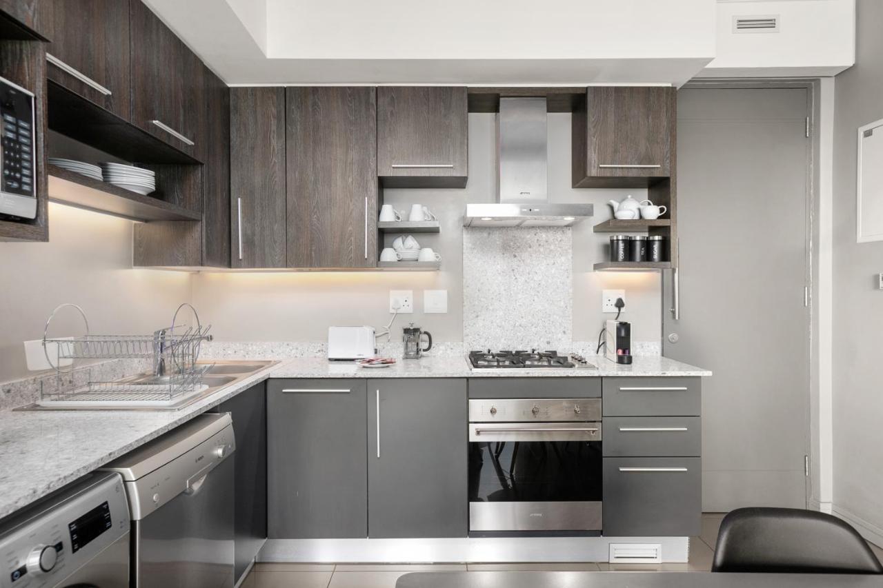 יוהנסבורג The Tyrwhitt Rosebank Apartments (Adults Only) מראה חיצוני תמונה