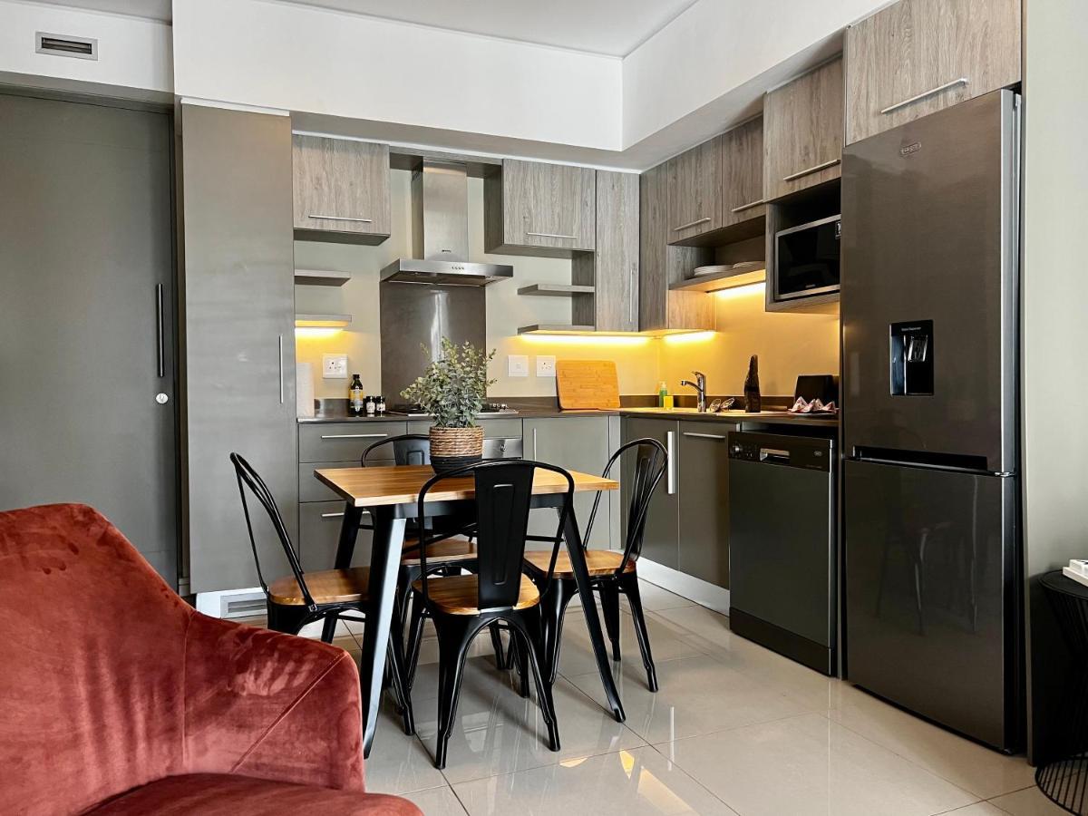 יוהנסבורג The Tyrwhitt Rosebank Apartments (Adults Only) מראה חיצוני תמונה