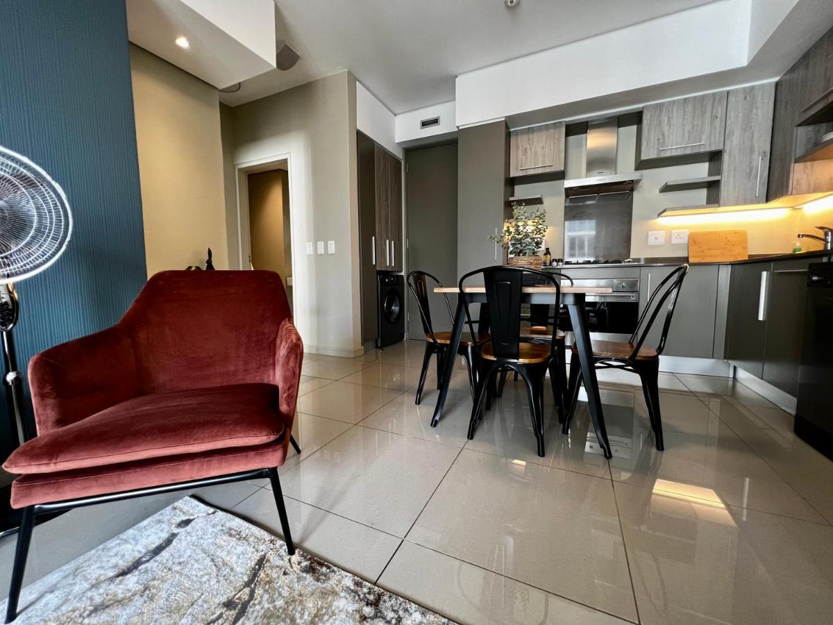 יוהנסבורג The Tyrwhitt Rosebank Apartments (Adults Only) מראה חיצוני תמונה