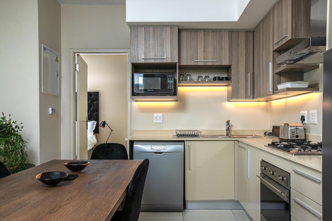 יוהנסבורג The Tyrwhitt Rosebank Apartments (Adults Only) מראה חיצוני תמונה