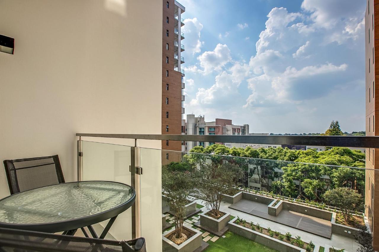 יוהנסבורג The Tyrwhitt Rosebank Apartments (Adults Only) מראה חיצוני תמונה